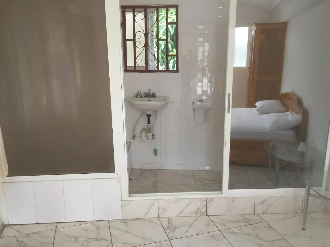 فندق كاب هايتيفي  Kay Franklyn بيت خشبي